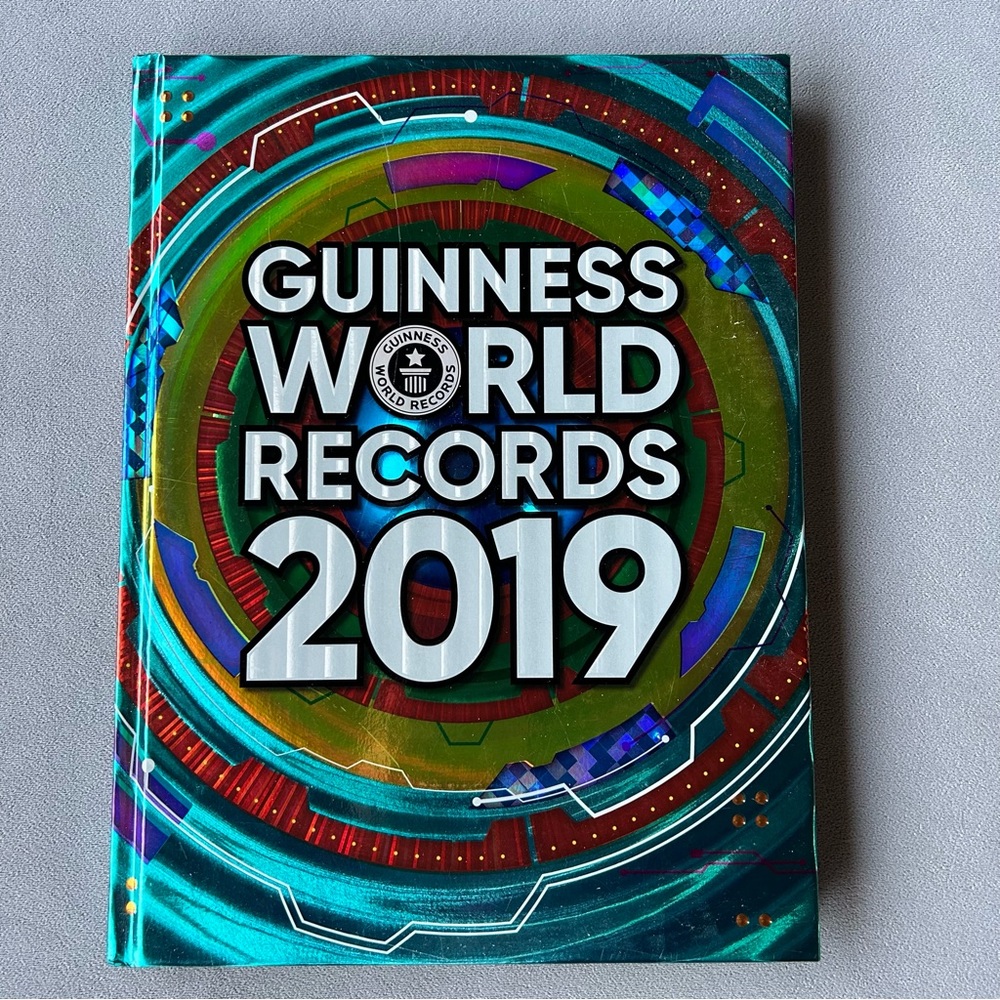 FRENCH ~ Guinness World Records 2019 ~ Hardcover